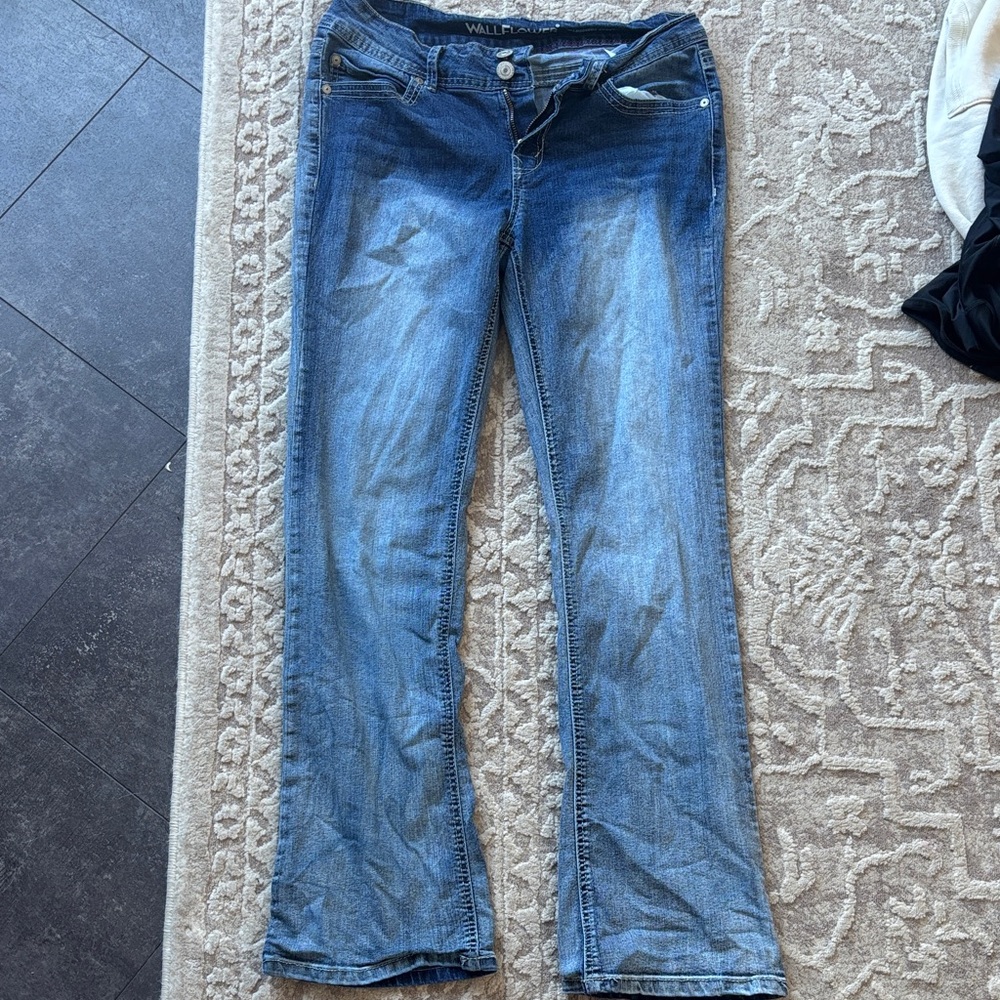 Wallflower Women's Boot Cut Jeans in Classic Blue